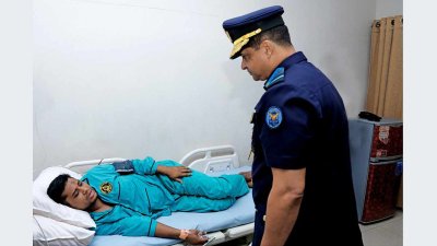 হাসনাত আব্দুল্লাহর পাশে বিমানবাহিনী প্রধান