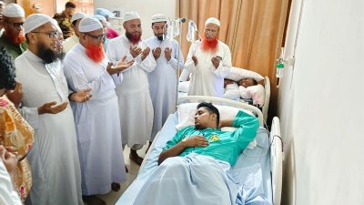 সিএমএইচ হাসপাতালে হাসনাত আব্দুল্লাহর পাশে ইসলামী আন্দোলনের নেতারা