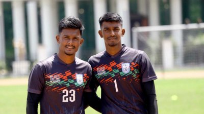 আসিফ (বাঁয়ে) ও শ্রাবণ