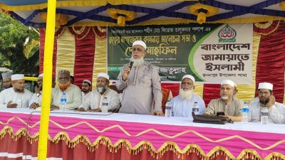 এক লাখ করে মোট সাত লাখ টাকা পৌঁছে দেন শীর্ষ পর্যায়ের নেতারা