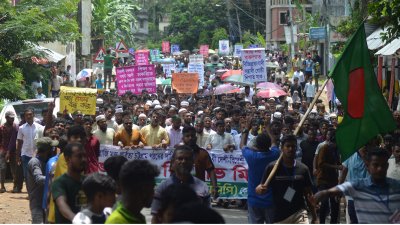 রাঙামাটি পৌর প্রাঙ্গণ থেকে একটি বিক্ষোভ মিছিল বের হয়