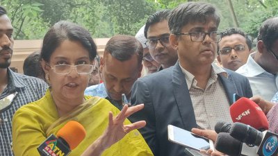 বন, পরিবেশ ও জলবায়ু উপদেষ্টা সৈয়দা রিজওয়ানা হাসান সাংবাদিকদের ব্রিফ করেন