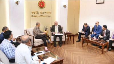 স্বরাষ্ট্র উপদেষ্টা জাহাঙ্গীর আলমের সঙ্গে রাশিয়ার রাষ্ট্রদূত আলেকজান্ডার