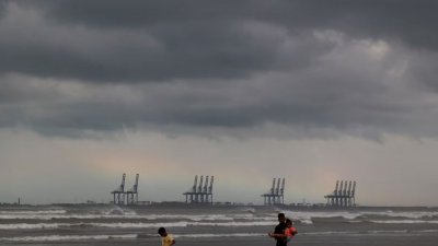 ঘূর্ণিঝড়ের আশঙ্কায় করাচিতে শিক্ষাপ্রতিষ্ঠান বন্ধ। ছবি: রয়টার্স