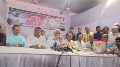 নয়াপল্টনে বিএনপির কেন্দ্রীয় কার্যালয়ে সংবাদ সম্মেলনে কথা বলছেন এজেডএম জাহিদ হোসেন