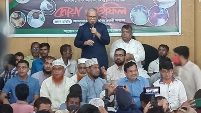 দোয়া মাহফিলে বক্তব্য রাখছেন রুহুল কবির রিজভী