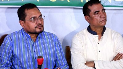 সংবাদ সম্মেলনে দক্ষিণ জেলা বিএনপির আহ্বায়ক আবু সুফিয়ান ও সিনিয়র যুগ্ম আহ্বায়ক এনামুল হক এনাম