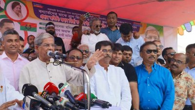 বক্তব্য দিচ্ছেন বিএনপি মহাসচিব মির্জা ফখরুল ইসলাম আলমগীর