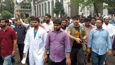 কর্মবিরতিতে ঢাকা মেডিক্যালের চিকিৎসকরা