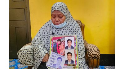 মোস্তাকের ফেরার অপেক্ষায় মা আমেনা খাতুন