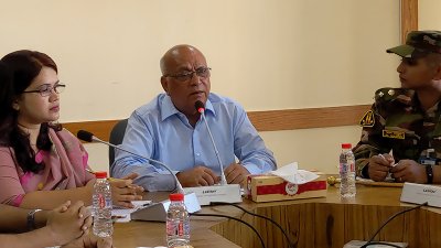 মীরসরাইয়ে উপজেলা পরিষদ সম্মেলন কক্ষে বন্যা পরবর্তী পরিস্থিতি নিয়ে মতবিনিময় করেন ফারুক-ই-আজম