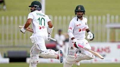 সাদমান-জাকির এগিয়ে নিচ্ছেন বাংলাদেশকে
