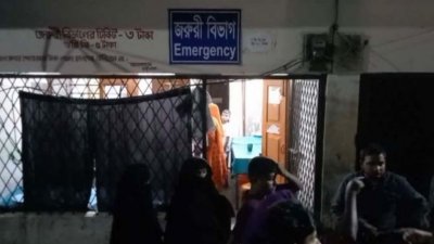 আকিকা অনুষ্ঠানের খাবারকে কেন্দ্র করে পুলিশসহ দুজনকে কুপিয়ে জখম।