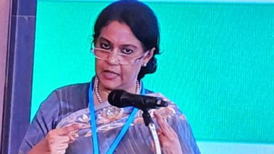 ব্যাংকক কনফারেন্সে বক্তব্য রাখছেন সৈয়দা রিজওয়ানা হাসান