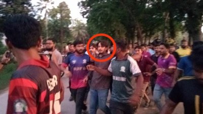 ক্যাম্পাসে মারধরের শিকার ছাত্রলীগ কর্মী জাকি।