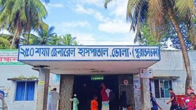 লাশ উত্তোলনের পর ভোলা সদর হাসপাতালে ময়নাতদন্তের জন্য পাঠানো হয়