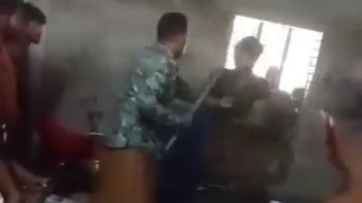 মোটরসাইকেল চালককে ডেকে নিয়ে মারধর