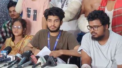 সংবাদ সম্মেলনে শিক্ষার্থী মো. সালমান হোসেন