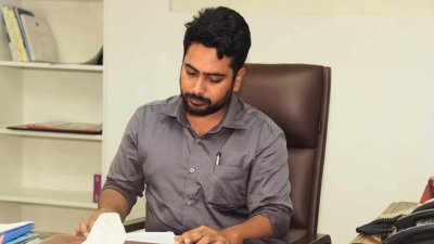 বাংলাদেশ টেলিভিশন পরিদর্শন করেন তথ্য ও সম্প্রচার উপদেষ্টা নাহিদ ইসলাম
