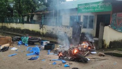 সিলেট শাহজালাল উপপুলিশ ক্যাম্পে হামলা ও ভাঙচুর
