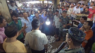 ফরিদপুর শহরের হাজী শরীয়তুল্লাহ ইলিশের বাজারে অভিযান