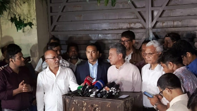 বুধবার সাংবাদিকদের সঙ্গে কথা বলেন বিএনপি চেয়ারপারসনের ব্যক্তিগত চিকিৎসক অধ্যাপক এজেডএম জাহিদ হোসেন
