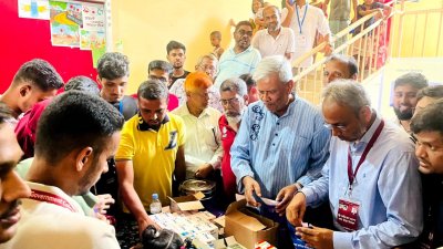 নোয়াখালী সদর হাসপাতালে বৈষম্যবিরোধী ছাত্র আন্দোলনে আহতদের চিকিৎসার খোঁজ নিতে এসেছেন দলের স্বাস্থ্য বিষয়ক সম্পাদক ডা. রফিকুল ইসলাম