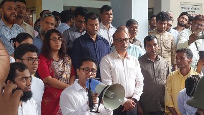 শিক্ষার্থীদের বিক্ষোভের মুখে ক্ষমা চান ইউএনও