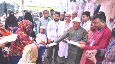 বৈষম্যবিরোধী আন্দোলনে শহীদ পরিবারের সদস্যদের সঙ্গে মতবিনিময় করেন জামায়াতে ইসলামীর ঢাকা মহানগরী দক্ষিণের আমির নূরুল ইসলাম বুলবুল