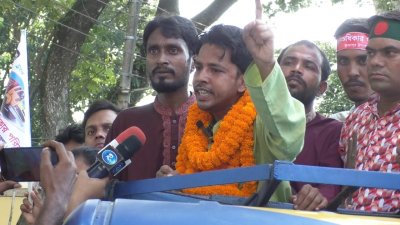 টাঙ্গাইলের ভূঞাপুরে পথসভায় বক্তব্য দেন গণ অধিকার পরিষদের দফতর সম্পাদক শাকিলউজ্জামান