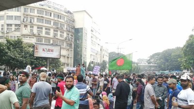 রাজধানীর শাহবাগে চাকরি প্রত্যাশীদের সড়ক অবরোধ, ছবি: নাসিরুল ইসলাম