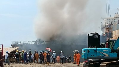 আগুন নিয়ন্ত্রণে কাজ করছে ফায়ার সার্ভিসের দুটি ইউনিট