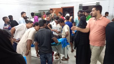 আহতদের অনেককে হাসপাতালে নেওয়া হয়