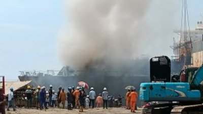 শনিবার চট্টগ্রামের সীতাকুণ্ডের এনএস করপোরেশন নামে একটি শিপ ব্রেকিং ইয়ার্ডে বিস্ফোরণ ঘটে