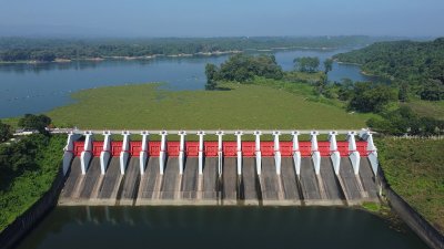 ১৫ দিন পর জলকপাটগুলো বন্ধ করা হয়েছে