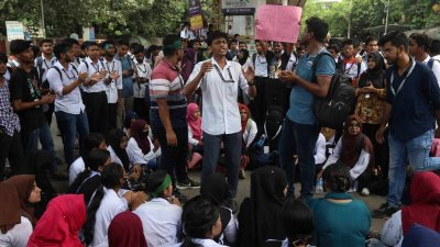 ‘কারিগরি ছাত্র আন্দোলনের’ ব্যানারে বিক্ষোভ করেন শিক্ষার্থীরা। ছবি: নাসিরুল ইসলাম