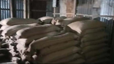 মজুত করে রাখা ১০০ বস্তা চাল উদ্ধার করা হয়েছে