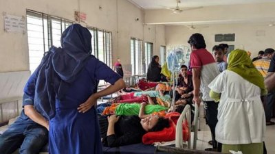 ভালুকার স্কয়ার মাস্টারবাড়ি এলাকায় এল এসকোয়্যার লিমিটেড পোশাক কারখানায় আবারও শ্রমিক অসুস্থ হওয়ার ঘটনা ঘটেছে