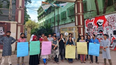 ভারতের সঙ্গে নতজানু পররাষ্ট্রনীতি বাতিলের দাবি জানান শিক্ষার্থীরা