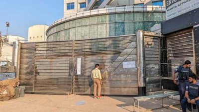 মালিকপক্ষের সঙ্গে শ্রমিকদের আলোচনা চলছে