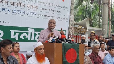 বক্তব্য দিচ্ছেন মোস্তফা জামাল হায়দার