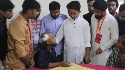 নারায়ণগঞ্জে আন্দোলনে নিহত-আহতদের পরিবারের খোঁজখবর নেন বৈষম্যবিরোধী ছাত্র আন্দোলনে সমন্বয়ক সারজিস আলম
