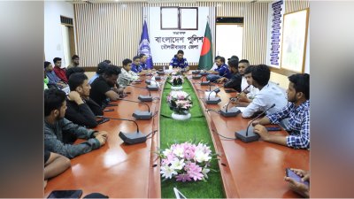 সাংবাদিকদের সঙ্গে মৌলভীবাজার এসপির মতবিনিময় (ছবি: বাংলা ট্রিবিউন)