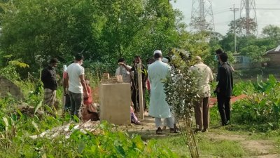 কবর থেকে লাশ উত্তোলন