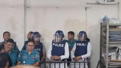 আদালতে রাশেদ খান মেনন, হাসানুল হক ইনু, জুনাইদ আহমেদ পলক ও চৌধুরী আব্দুল্লাহ আল মামুন