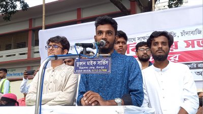 মতবিনিময় সভার বক্তৃতায় সমন্বয়ক খালেদ হাসান (ছবি: বাংলা ট্রিবিউন)