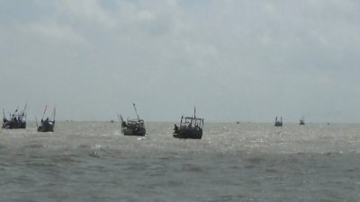 বঙ্গোপসাগরে মাছ ধরার ট্রলার