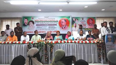 আলোচনা সভায় প্রধান অতিথি ছিলেন বিএনপির স্থায়ী কমিটির সদস্য বেগম সেলিমা রহমান