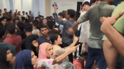 বরগুনায় বৈষম্যবিরোধী ছাত্র আন্দোলনের সভায় সংঘর্ষের ঘটনা ঘটেছে