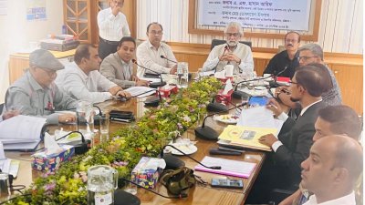 মতবিনিময় সভায় বক্তব্য দিচ্ছেন স্থানীয় সরকার, পল্লী উন্নয়ন ও সমবায় এবং ভূমি মন্ত্রণালয়ের উপদেষ্টা এ এফ হাসান আরিফ